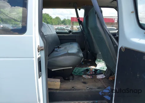 1992 Ford Econoline E350 Super Duty z USA, uszkodzony, nr VIN 1FBJS31H6NHA52086